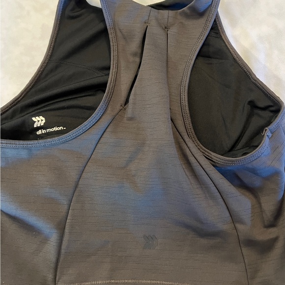 M All In Motion Women's NWOT NEW Charcoal Heather Crop Tank Top Built In Bra MED - Picture 8 of 8